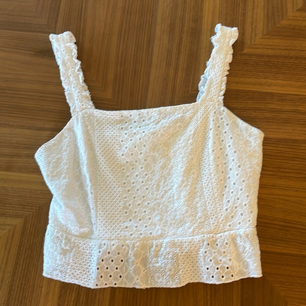 Super cute summer top, only worn twice.